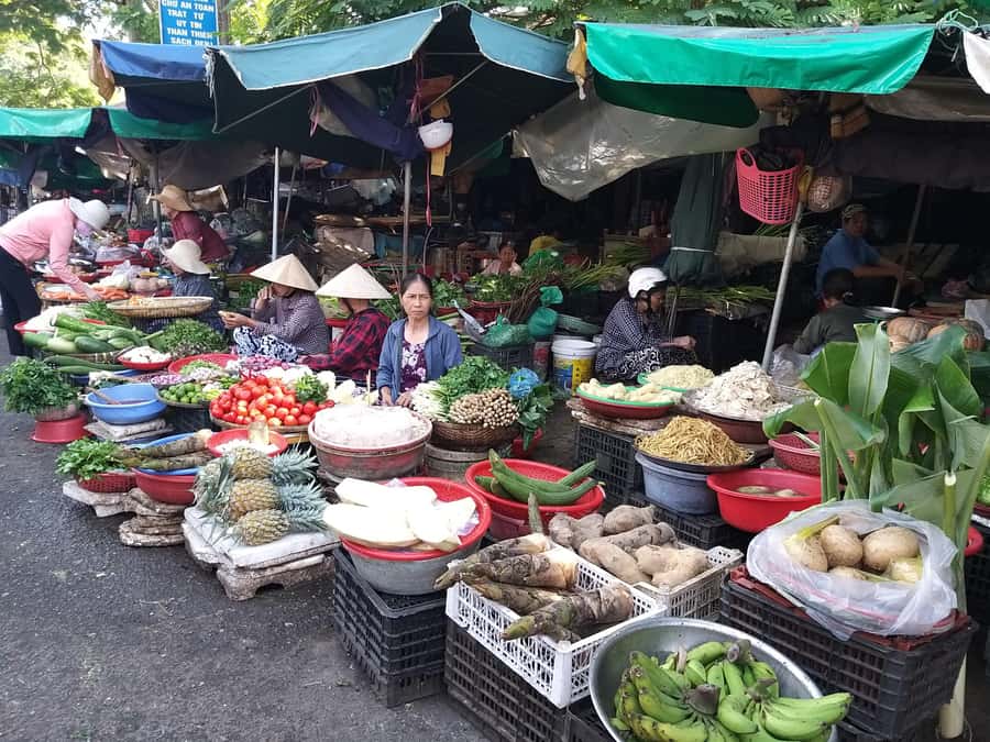 Hue Cooking Class with local-Visit market, cook local food - Why the market and kitchen work well together