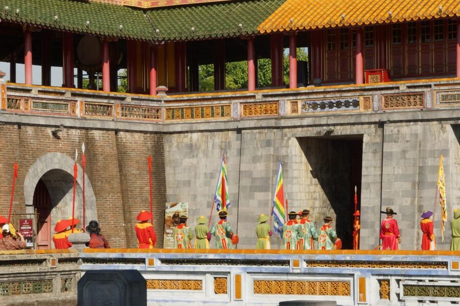 Hue:Deluxe Walking tour to Imperial City and Dong Ba Market - Moving From Royal Hue to Everyday Shopping