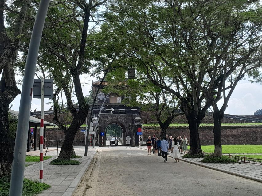 Hue:Deluxe Walking tour to Imperial City and Dong Ba Market - What the Small Group Means for You