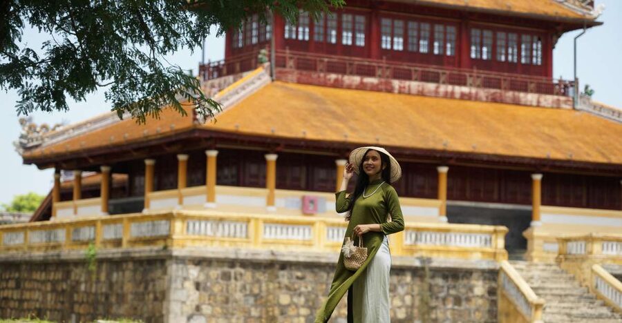 Hue:Deluxe Walking tour to Imperial City and Dong Ba Market - Entering Hue’s Imperial City at 08:00