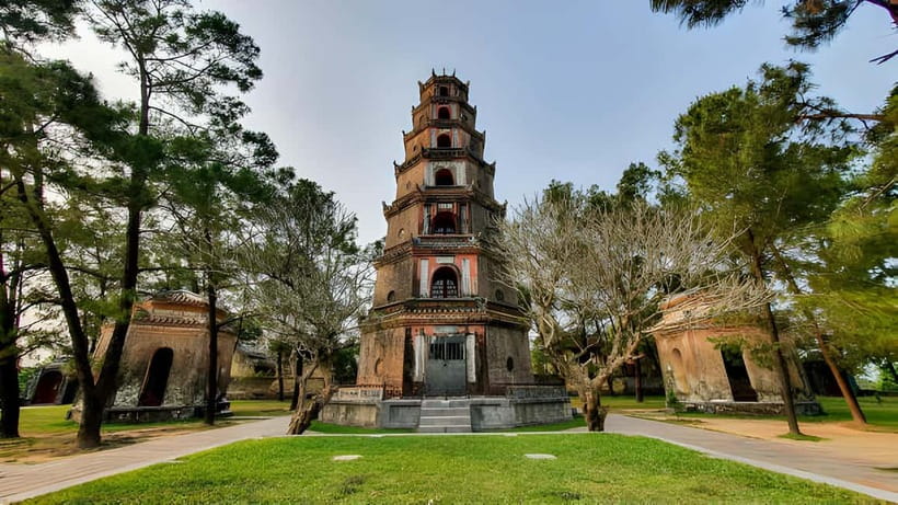 Hue: Dragon Boat Cruise, Imperial Citadel, & Market Day Trip - Why this Hue day trip works well for first-time visitors