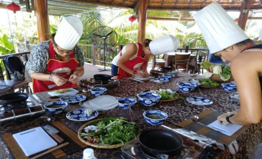 Hue: Vietnamese Cooking Class in Local Home & Market trip - What the small group and guide service mean