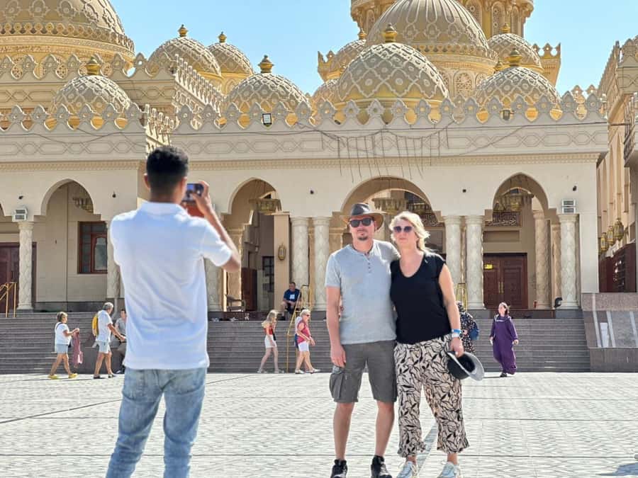 Hurghada: City Guided Tour with Local Market Stop - Al Mina Mosque and Santa Maria Church