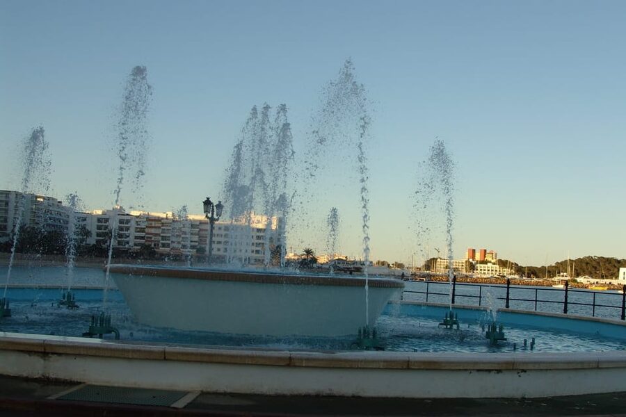 Ibiza: Full-Day Excursion and Visit to a Hippy Market - Guides, languages, and the coach experience