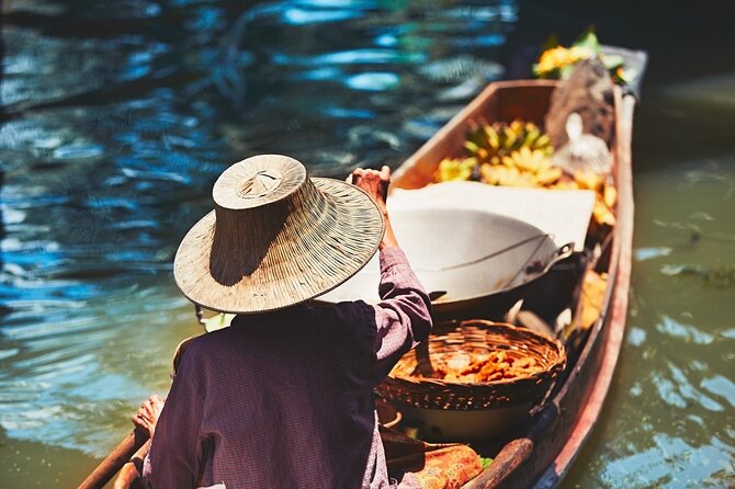 Iconic Markets: Damnoen & Train Market Explore - Cruising the canals at Damnoen Saduak