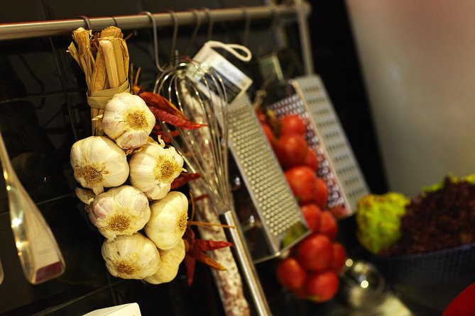 Interactive Paella & Market: Bottomless Wine & Rambla Views - Who will enjoy this class most?