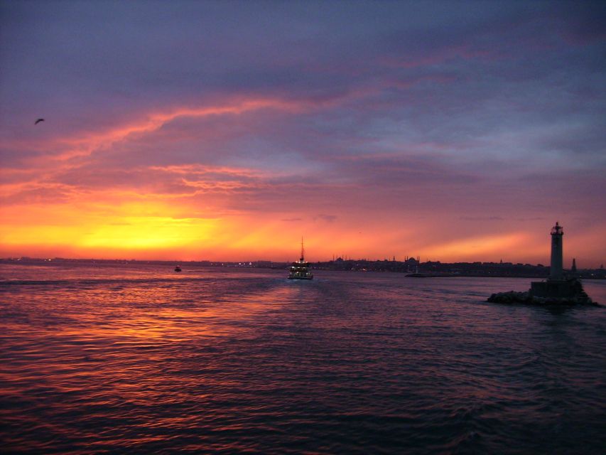 Istanbul: Afternoon Bosphorus Cruise and Spice Bazaar Tour - Why this four-hour combination works