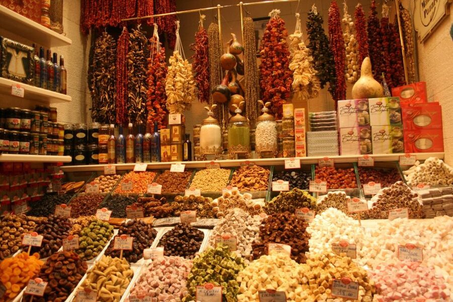 Istanbul: Afternoon Bosphorus Cruise and Spice Bazaar Tour - Rumeli Hisari and the conquest of Istanbul