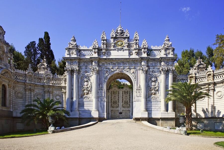 Istanbul: Dolmabahce Palace and Grand Bazaar Tour - Why Dolmabahce Palace changes your view of the Ottoman court