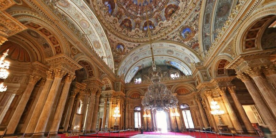 Istanbul: Dolmabahce Palace and Grand Bazaar Tour - Who will get the most from this four-hour tour?