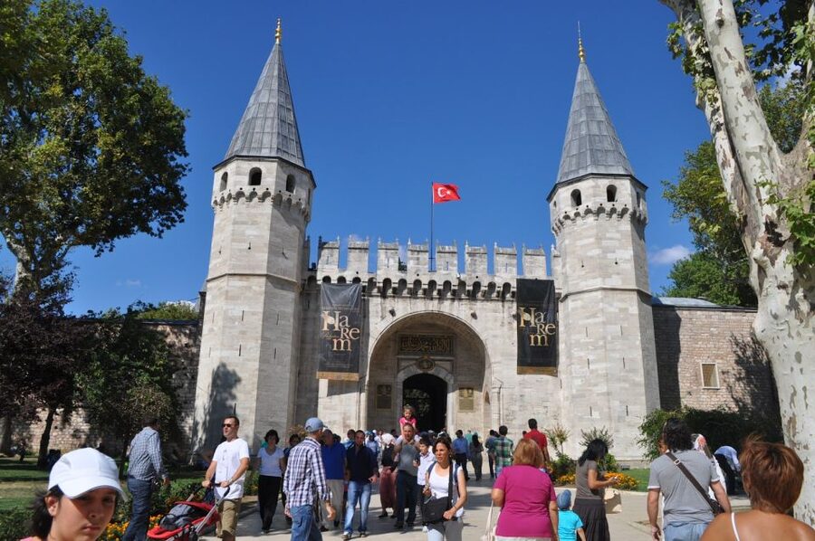 İstanbul: Full-Day Tour with Grand Bazaar - Hagia Sophia and the meeting of two faiths
