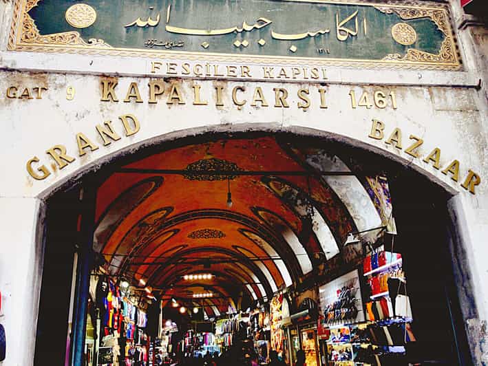 Istanbul: Grand Bazaar Shopping Experience with a Local - Meeting shopkeepers and seeing daily commerce
