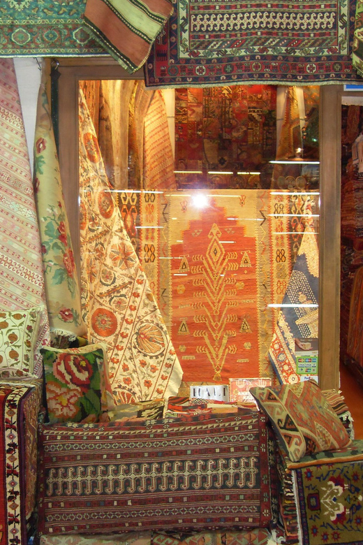 Istanbul: Grand Bazaar Shopping Experience with a Local - Textiles, jewelry, mosaics, and snacks