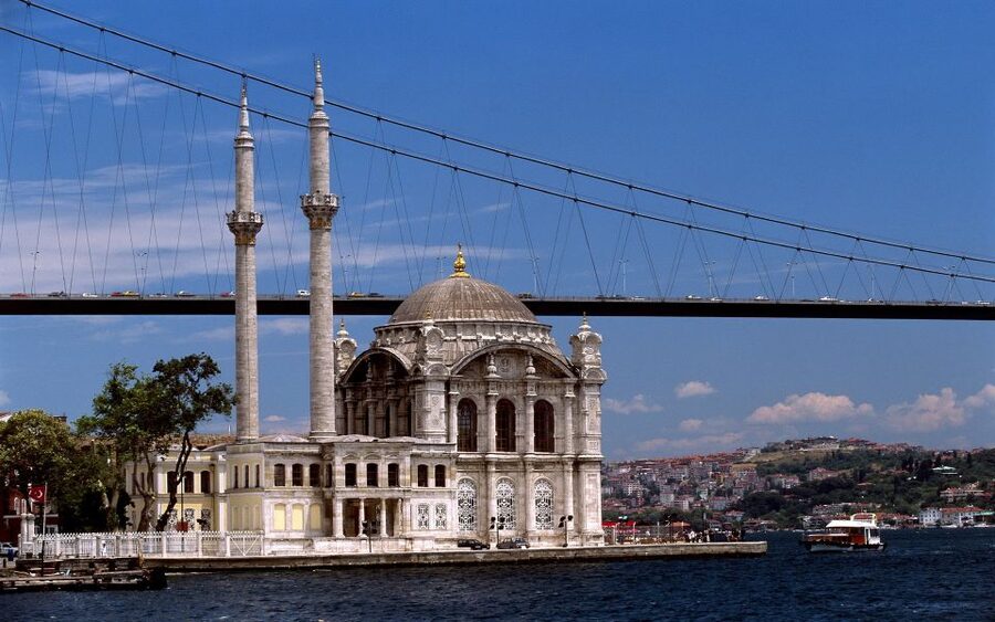 Istanbul: Morning Bosphorus Boat Tour with Spice Bazaar - Practical advice for a smoother morning
