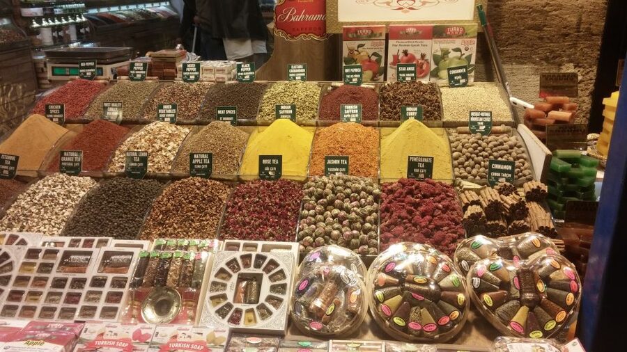 Istanbul: Morning Bosphorus Boat Tour with Spice Bazaar - The 1.5-hour Bosphorus cruise