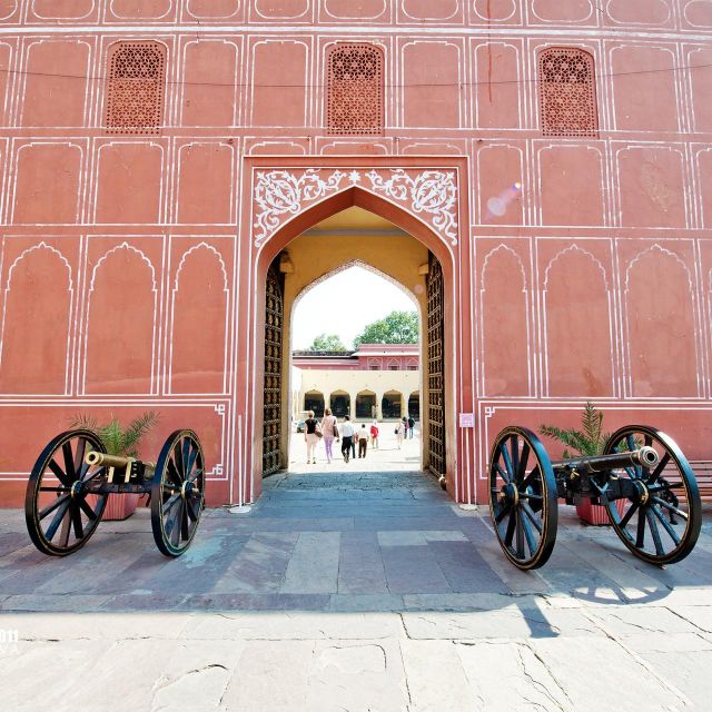 Jaipur: Half-Day Guided Sightseeing Tour with Flower Market - Amber Fort adds a major sight, but creates a timing question