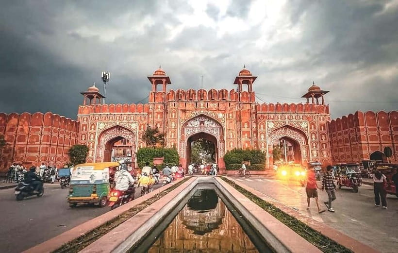 Jaipur: Half or Full Day Sightseeing Tour with Flower Market - Why the flower market is the right first stop