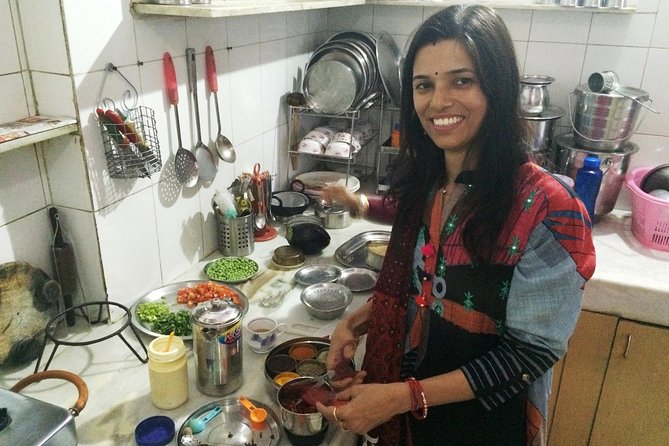 Jaipur Market Tour & Vegetarian Rajasthani Home Cooking Class - Key points to know