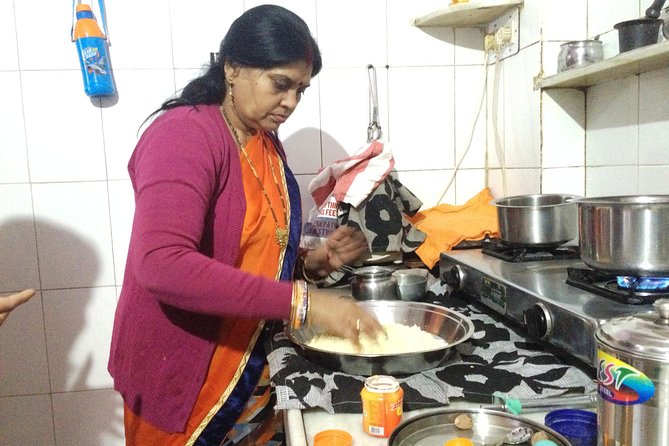 Jaipur Market Tour & Vegetarian Rajasthani Home Cooking Class - Tea, snacks, and the move to Shalini’s home