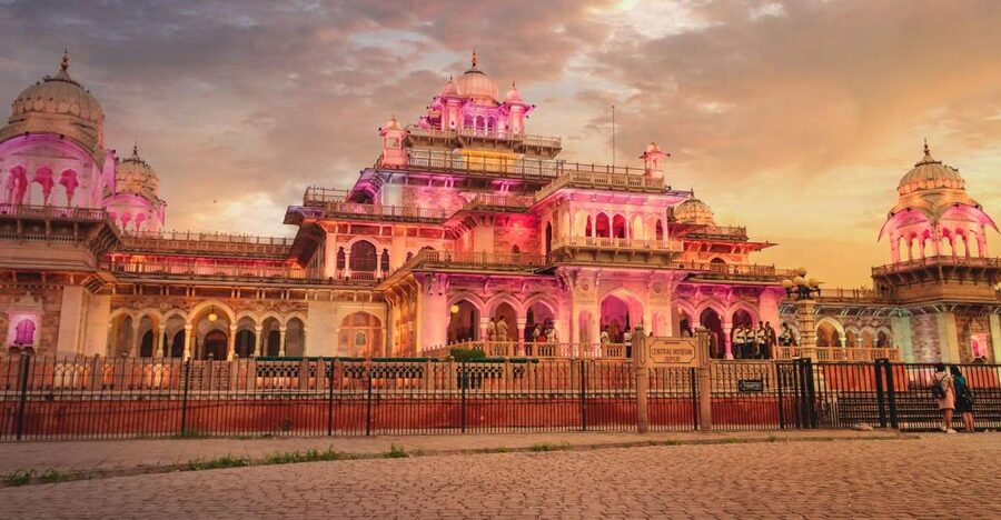 Jaipur Sightseeing by Tuk-Tuk: Temples, Palaces & Markets - Panna Meena ka Kund adds geometric drama