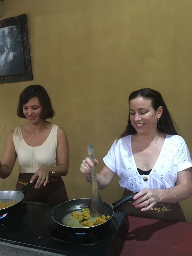 Jambangan bali cooking class with morning market tour - From the morning market to the family kitchen