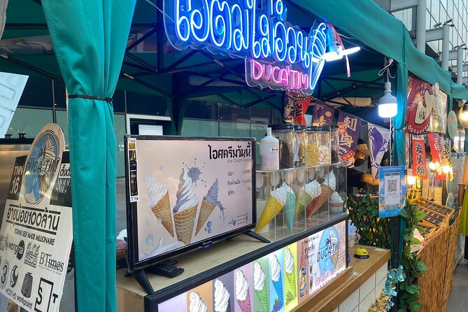 Jodd Fair Night Market Experience - A three-hour tasting route through local food stalls