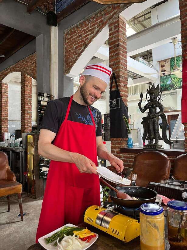 Kampot : Cooking Class in a Local Chef with Market Tour - Returning to a colonial residence near the river