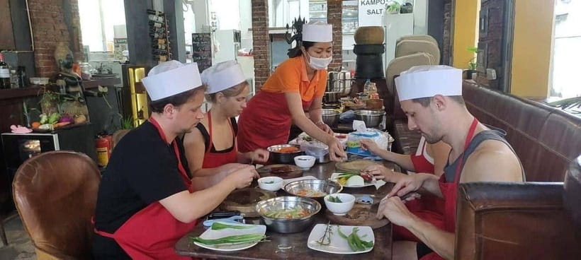 Kampot : Cooking Class in a Local Chef with Market Tour - Choosing your starter, main, and dessert