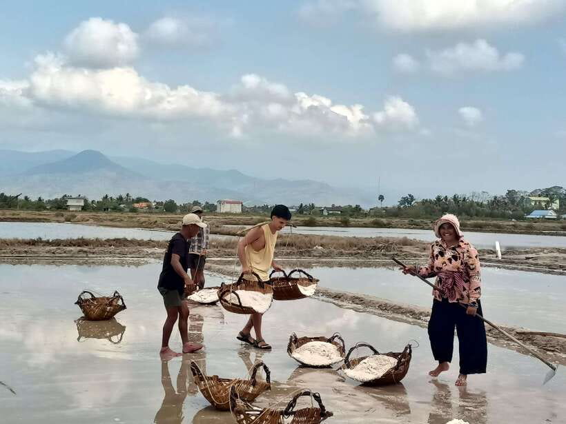Kampot Countryside include Pepper farm,Kep crab market beach - Key points at a glance