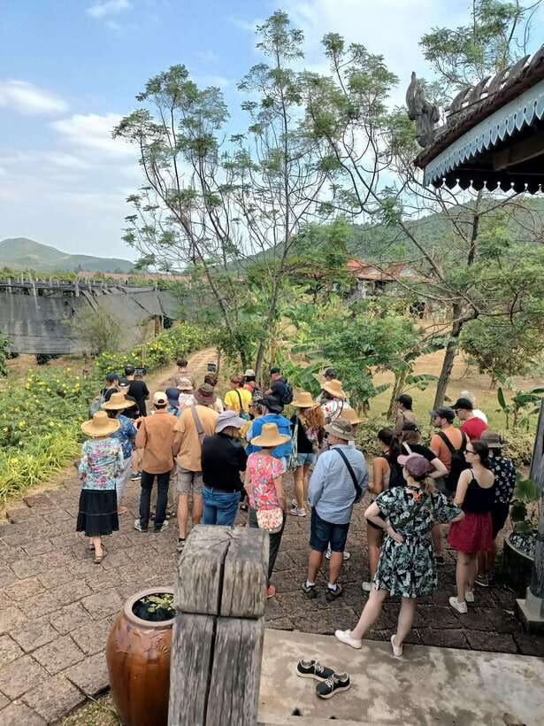 Kampot Countryside include Pepper farm,Kep crab market beach - Brateak Krola Lake and a difficult modern past