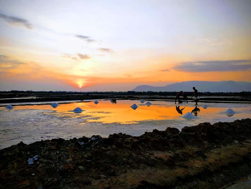 Kampot Pepper & Kep/Crab Market Tours: Salt, Secret lake - Brateak Krola Lake, the peaceful photo stop