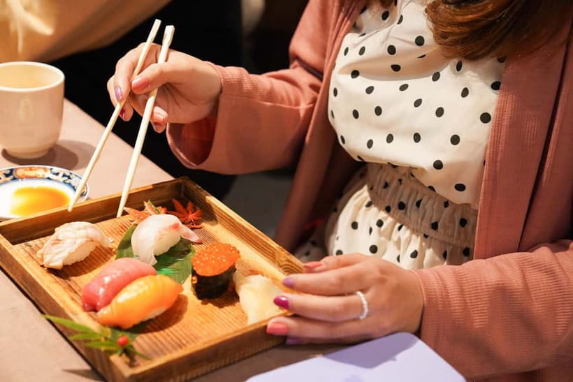 Kanazawa: Sushi Making Experience at Oumicho Market - The opening lesson with a professional chef