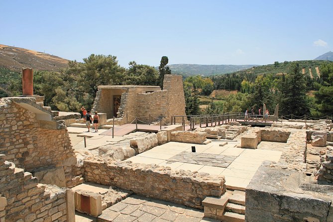 Knossos Palace guided tour - Heraklion City tour + market - Heraklion’s center, shops, and harbor