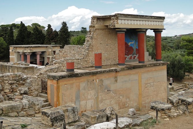 Knossos Palace guided tour - Heraklion City tour + market - Walking through the Minoan palace