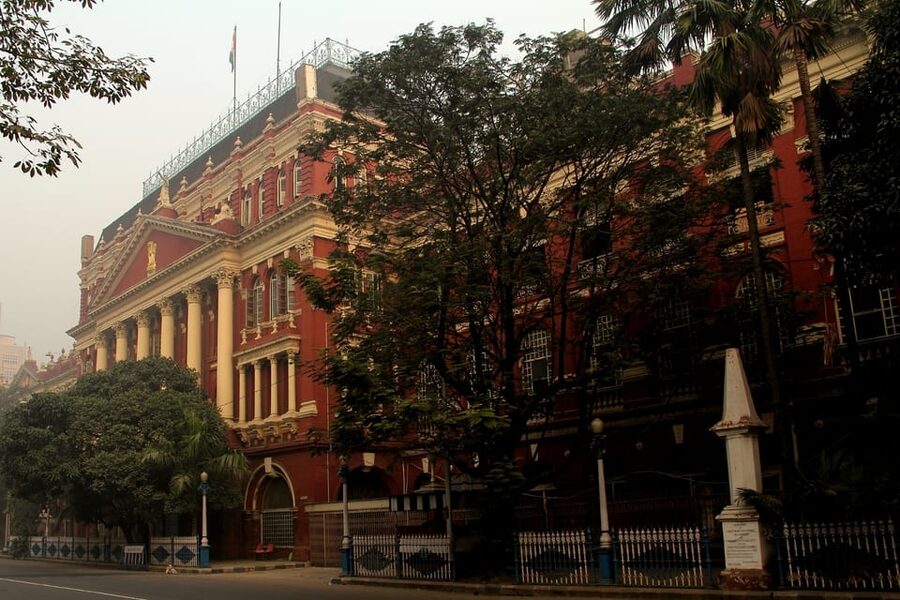 Kolkata: Half-Day Morning Tour w/ Flower Market - Visiting St. Paul Cathedral after the memorial