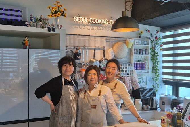 Korean Cooking Class with Grocery Shopping at Seoul Local Market - Getting there and keeping the morning on track