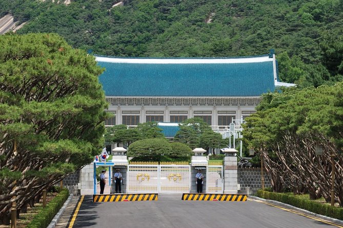 Korean Palace and Market Tour in Seoul Including Insadong and Gyeongbokgung Palace - Fifteen minutes at the National Folk Museum