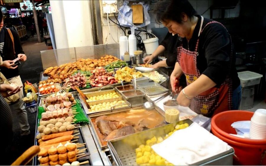 Kowloon: Private Night Markets & Street Food Experience - Six to eight tastings from Hong Kong’s night food stalls