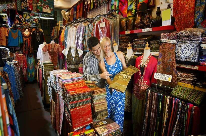 Kuala Lumpur: 4-Hour Authentic Local Markets & Event Tour - The guides can shape the whole evening