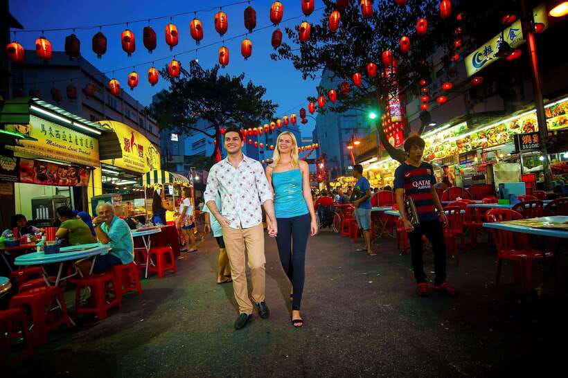 Kuala Lumpur: Sightseeing, Markets, and Food Night Tour - Maha Mariamman Temple and the colors of Brickfields