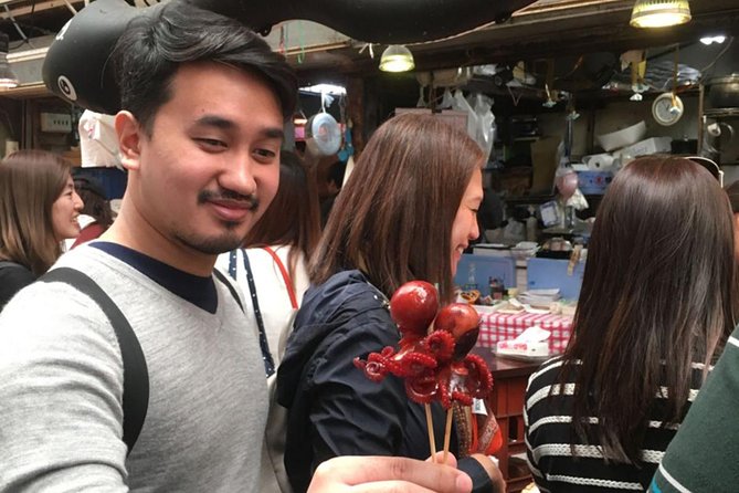 Kuromon Market Food Walking Tour in Osaka (6 stops, 6 tastes) - Why Kuromon Market makes a good first food stop