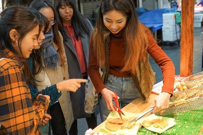 Kuromon Market Food Walking Tour in Osaka (6 stops, 6 tastes) - What the guide adds beyond the food
