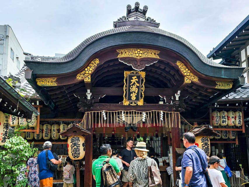 Kyoto: Nishiki Market and Depachika Food Tour with a Local - What the guide adds to the food