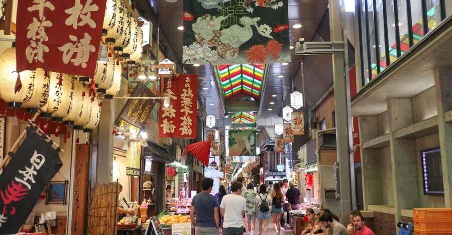 Kyoto: Nishiki Market Brunch Walking Tour-7 Tastings+Brunch - Pontocho in the quiet morning