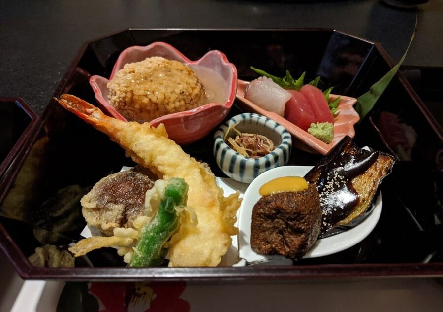 Kyoto: Nishiki Market Food Tour - A seasonal lunch and Japanese tea