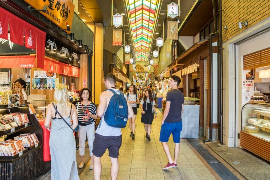 Kyoto: Nishiki Market Food Tour - Shopping time and buying food to take away