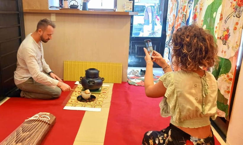 Kyoto: Nishiki Market Tea Ceremony with Koto Performance - The room, clothing, and comfort details