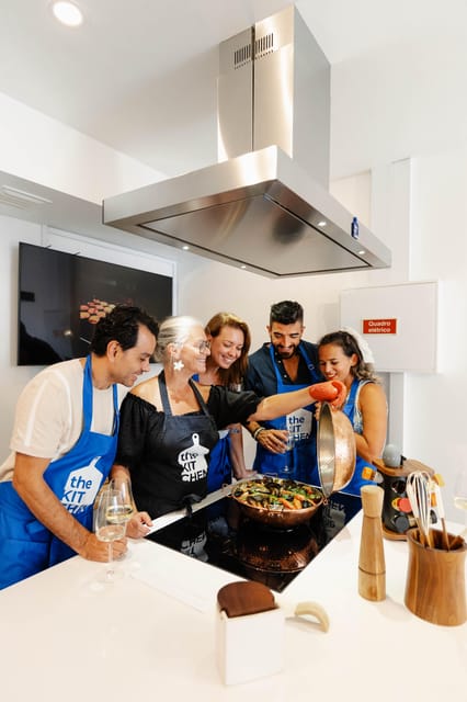 Lagos: Market Tour and Cataplana Cooking Class - Sitting down to the full Algarve meal