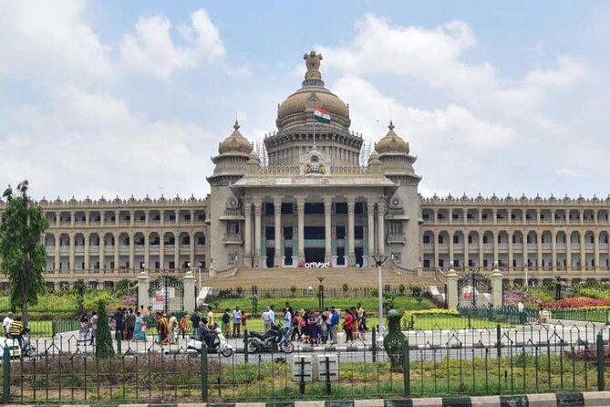 Lalbagh+Bull Temple+Tipu Palace+Market+Lunch=Bangalore City Tour - A useful first day in Bangalore