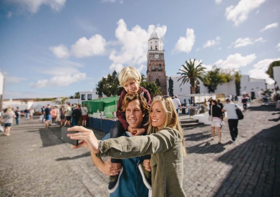 Lanzarote: Teguise Handicraft Market and La Graciosa Island - Caleta de Sebo and the island church